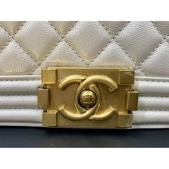 CHANEL Purse Medium Boy Chanel Chain Shoulder Bag Pearl White Quilted + Receipt - Picture 4 of 12